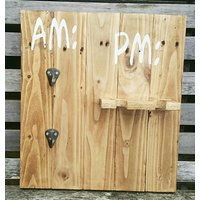 Personalisierte Uhr, Uhr Handgemachte Plaque, Holz Zurückgefordert Neue Heimat Dećor, Glashalter, Wand Montiert Becherhalter, Rustikale Becher Hängen von TaylorMaydeuk