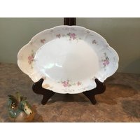 Touraine France Pink Floral Oval Serviertablett Gold Vergoldet, Vintage von Tbgfinds