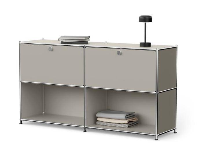 Tchibo - Sideboard Metall »Cn3« mit 2 versetzbaren Klappenfächern - 152x40x82,5cm - hellgrau - Stahl / Aluminium / Kunststoff von Tchibo