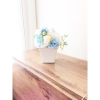 Hortensie Seidenblumenarrangement Weißes Glasvase-Mittelstück von TeaCakesandPosies