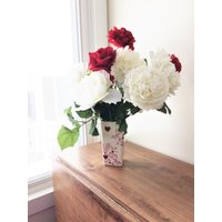 Rote Rose & Pfingstrose Als Herzstück Valentinstag Blumenarrangement von TeaCakesandPosies