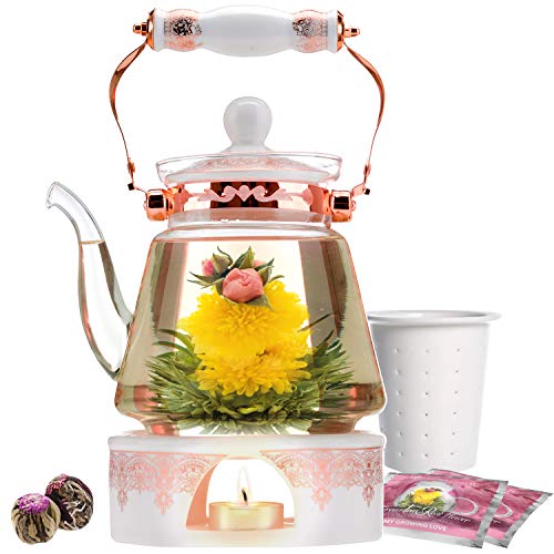 Teabloom Teekanne Buckingham Palace & Blühendes Teegeschenk Set - Herdplattensichere Teekanne (1200 ml), Porzellandeckel, Teewärmer, Infuser aus Porzellan für losen Tee, 2 blühende Gourmet Rosen Tees von Teabloom
