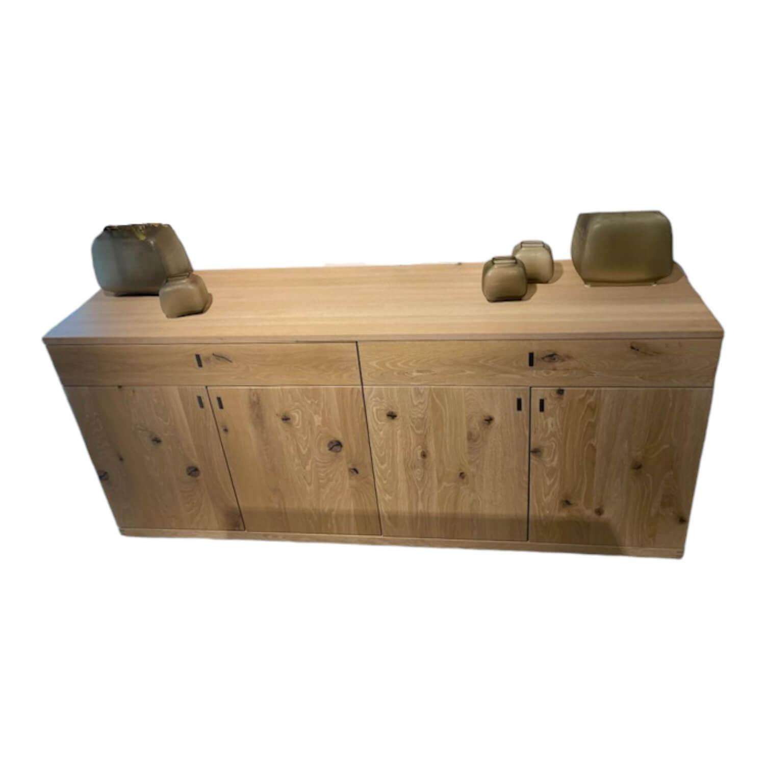 Sideboard Cubus Eiche Wild Massiv Weiß Geölt Mit Soft Close Ohne Dekoration Sideboard Cubus Eiche Wild Massiv Weiß Geölt Mit Soft Close Ohne Dekoration von Team 7