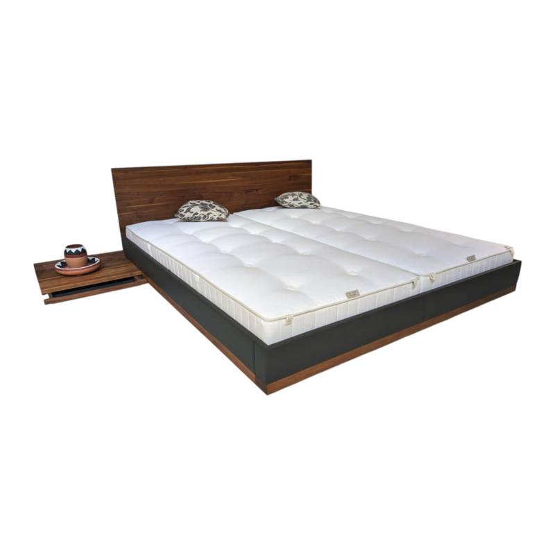 Bett Riletto Massivholz Nussbaum Lederbettseiten L7 Anthrazit Mit 2 Konsolen Ohn... von Team 7