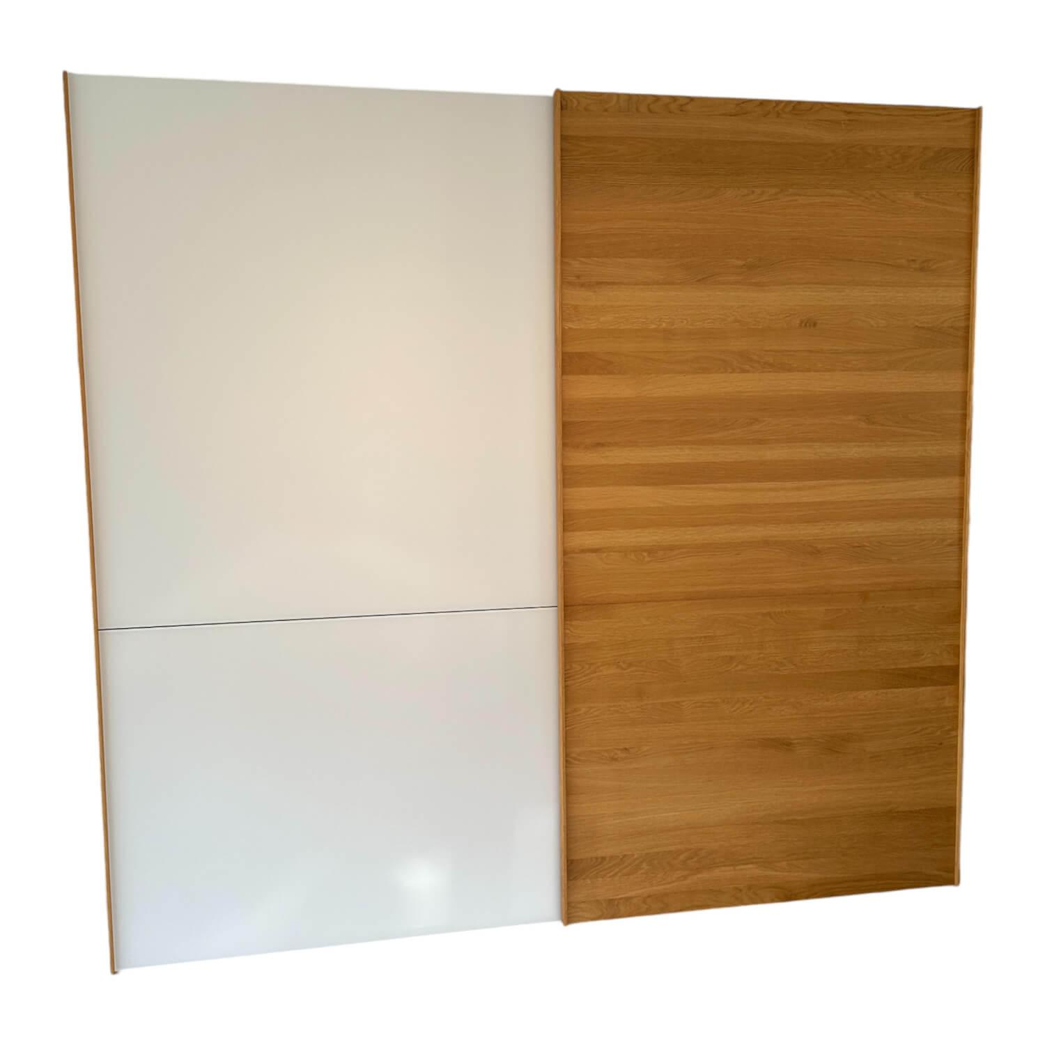 Schwebetürenschrank Lunetto Eiche Naturöl Glas Naturweiß Matt mit Innenbeleuchtu... Schwebetürenschrank Lunetto Eiche Naturöl Glas Naturweiß Matt mit Innenbeleuchtu... von Team 7