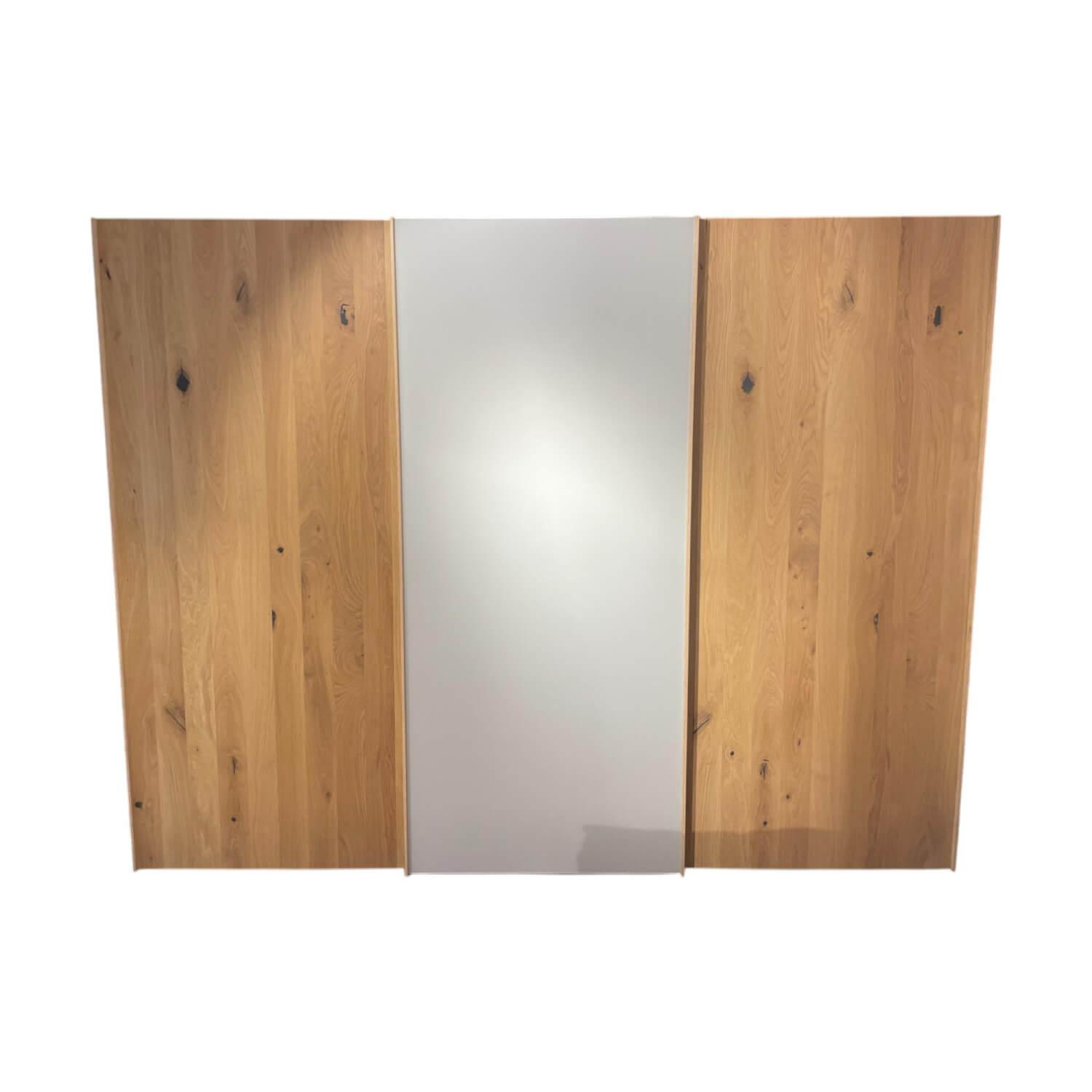 Schwebetürenschrank Soft Eiche Wild Weißöl Farbglas Matt Hellgrau Inklusive Inne... Schwebetürenschrank Soft Eiche Wild Weißöl Farbglas Matt Hellgrau Inklusive Inne... von Team 7