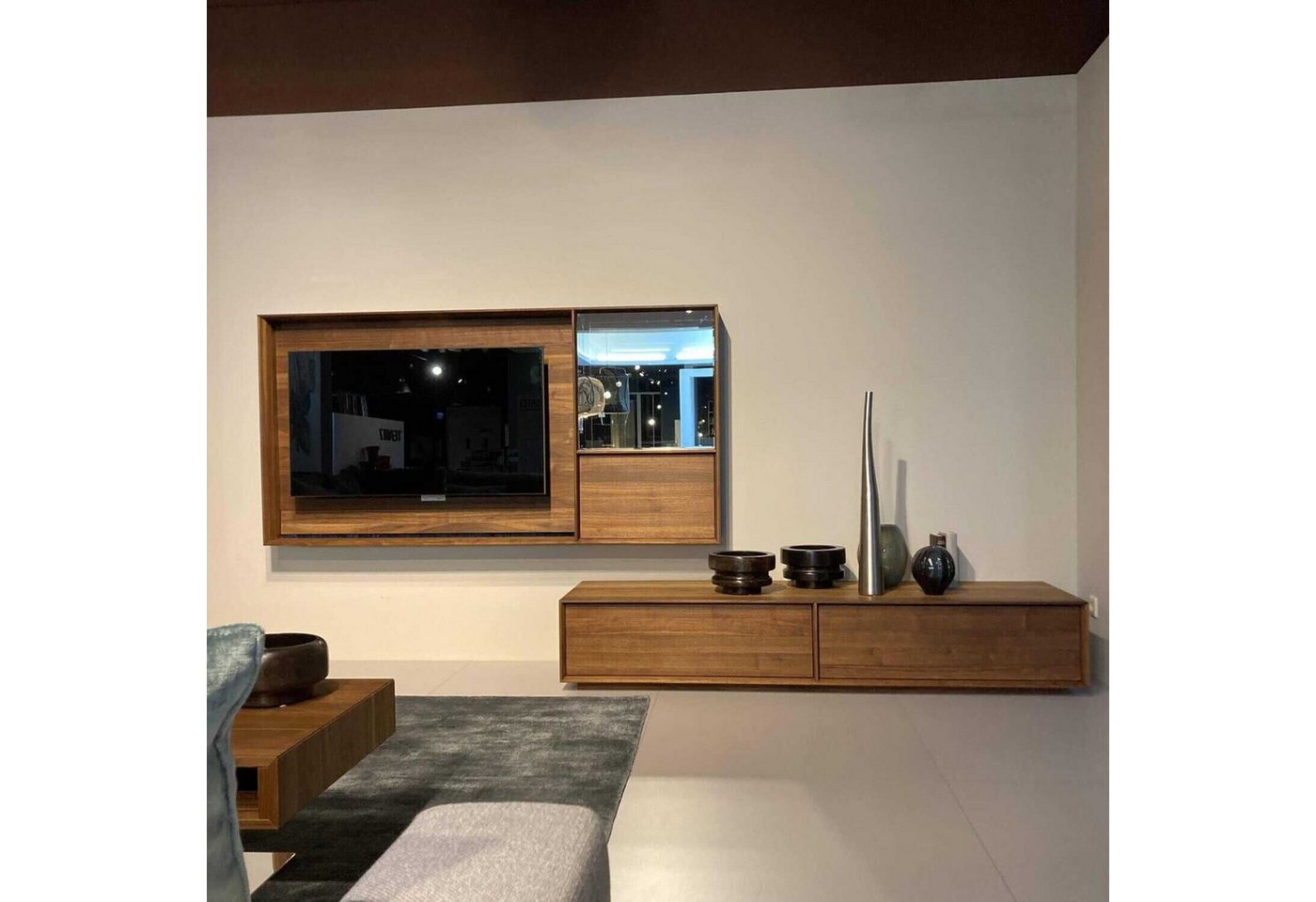 Team 7 Sideboard Lowboard Lux Nussbaum Geölt Glas mit Hängeschrank Team 7 Sideboard Lowboard Lux Nussbaum Geölt Glas mit Hängeschrank von Team 7