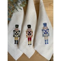Nussknacker Leinen Servietten - Exquisite Gestickte Weihnachtstischdekoration Perfektes Geschenk Für Hostess Oder Weihnachtsfeier von Teamaison