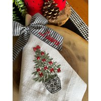 Personalisierte Gestickte Weihnachtsserviette Mit Ginghamschleife | Anpassbare Urlaub Tisch Dekor Weihnachtsbaum Leinen Serviette-Personalisierte von Teamaison