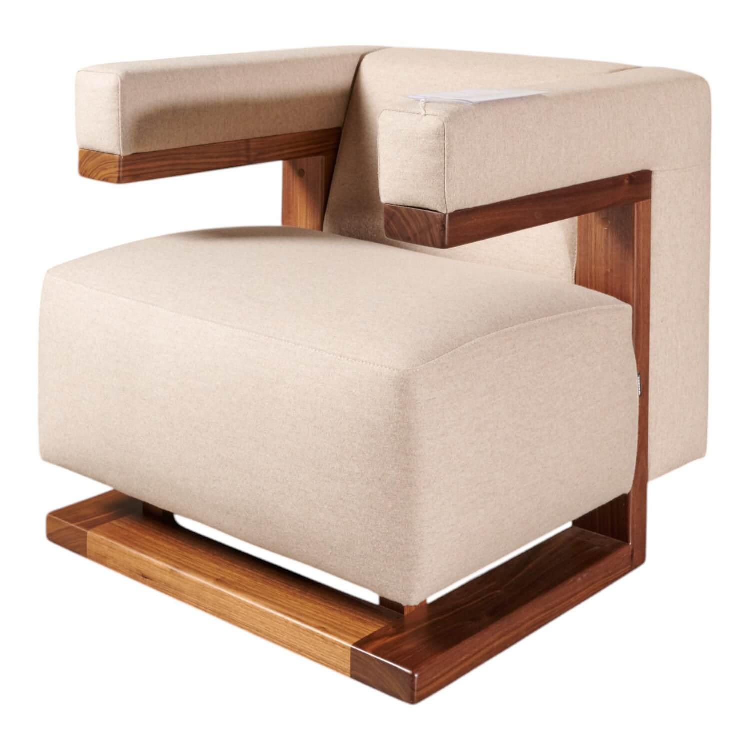 Sessel F51 Stoff Doma Beige Grau Gestell Nussbaum Massiv Sessel F51 Stoff Doma Beige Grau Gestell Nussbaum Massiv von Tecta