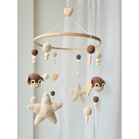 Baby Mobile Kleines Häkeläffchen von TeddiBebe