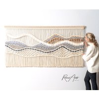 Großer Makramee-Wandbehang - Gewebter Wandteppich Moderner Makramee-Aufhänger Textilkunst "Katie' Großer Makramee-Wandbehang - Gewebter Wandteppich Moderner Makramee-Aufhänger Textilkunst "Katie' von TeddyandWool