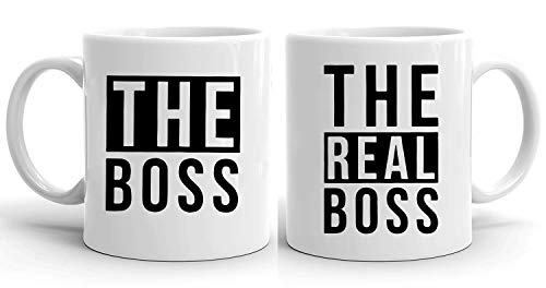 The Real Boss - Tassen Kaffeetassen 2er Set Hochzeitsgeschenk Kaffeebecher Set, Hochzeit Valentinstag Pärchen Ehepaar Freunde, Farbe:Weiß von Tee Kiki