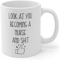 Werden Sie Eine Krankenschwester-Tasse, Abschlussfeier-Geschenk, Pflegeprogramm-Geschenk, Abschlussgeschenk, Krankenschwester-Geschenke von TeeRificDesigns