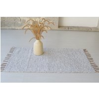 Kleiner Handgewebter Steingrauer Teppich, Badezimmerteppich, Küchenteppich, Schlafzimmerteppich, Dicker Weicher Grauer Baumwollteppich, Duschteppich Kleiner Handgewebter Steingrauer Teppich, Badezimmerteppich, Küchenteppich, Schlafzimmerteppich, Dicker Weicher Grauer Baumwollteppich, Duschteppich von TeiaAtelier
