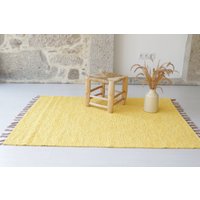 Mittelgelber Teppich 100x150cm Schlafzimmerteppich, Kinderteppich, Boho Teppich, Waschbarer Veganer Gelber Weicher Baumwollteppich von TeiaAtelier