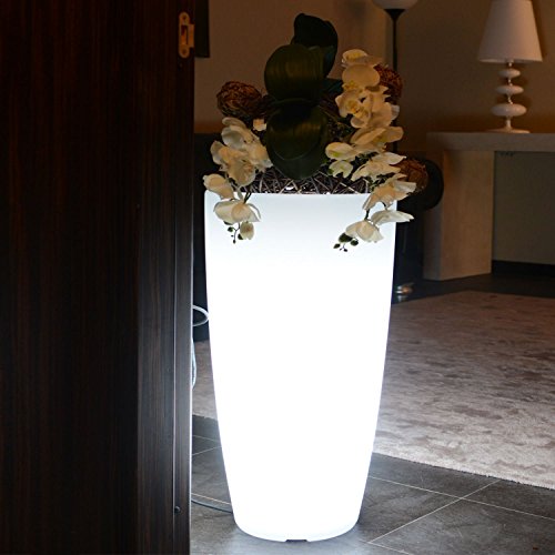 Runde Vase 'Stilo Lamp' mit Innenbeleuchtung aus farbigem Polyethylen. Elegantes Design in reinem modernen Stil, eine hervorragende Ergänzung für die Einrichtung und passt zu vielen Räumen, in denen Runde Vase 'Stilo Lamp' mit Innenbeleuchtung aus farbigem Polyethylen. Elegantes Design in reinem modernen Stil, eine hervorragende Ergänzung für die Einrichtung und passt zu vielen Räumen, in denen von Tekcnoplast