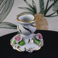 Vintage-Dekor - Kunstkeramik Porzellan Kerzenständer Mit Rosen Und Goldrand Dresden Aufgesetzte Rosenblüten Kerzenhalter Germany von TellerSammlung