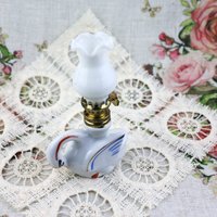 Vintage Japanese Porcelain Kerosene Lamp Hand Painted Swan Oil Antique Mini Table Lantern Collectible Retro Cottagecore Vintage Japanese Porcelain Kerosene Lamp Hand Painted Swan Oil Antique Mini Table Lantern Collectible Retro Cottagecore von TellerSammlung