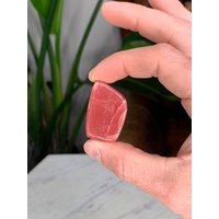 Polierter Hochwertiger Rhodochrosit Aus Der Capillitas Mine in Argentinien von TellurianCrystals