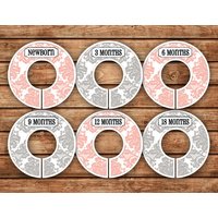Benutzerdefinierte Baby-Schrankteiler | Damask Rosa & Grau 028 von TenLittleToesDesigns
