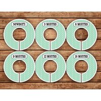 Benutzerdefinierte Baby-Schrankteiler | Fischgrätenmuster Mint 008 von TenLittleToesDesigns