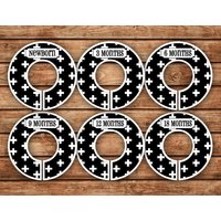 Benutzerdefinierte Baby-Schrankteiler | Weisses Pluszeichen/Schweizer Kreuz Auf Schwarz 063 von TenLittleToesDesigns