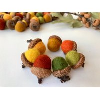 Gefilzte Eicheln | 30 Stück, Herbst Deko, Wollfilz Eicheln, Thanksgiving Dekor, Wolleicheln, Dekorationen, Filz Herbstdekorationen von TeplaWoolWorkshop