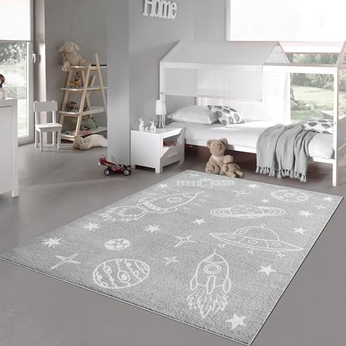 Teppich-Traum Grauer Weltraum-Spielteppich mit weißen Raumschiffen und Planeten für Kinderzimmerabenteuer Größe 240 x 340 cm von Teppich-Traum