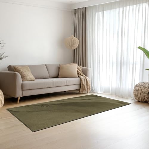 Teppich-Traum Teppich Wohnzimmer Schlafzimmer Flur Kurzflorteppich Hasenfell Kunstfell Optik seidig weich samtig glänzend pflegeleicht einfarbig grün 60 x 110 cm von Teppich-Traum