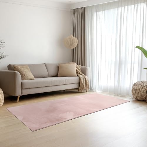 Teppich-Traum Teppich Wohnzimmer Schlafzimmer Flur Kurzflorteppich Hasenfell Kunstfell Optik seidig weich samtig glänzend pflegeleicht hochwertig einfarbig rosa 60 x 110 cm von Teppich-Traum