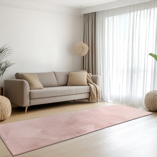 Teppich-Traum Teppich Wohnzimmer Schlafzimmer Flur Läufer Kurzflorteppich Hasenfell Kunstfell Optik seidig weich samtig glänzend pflegeleicht hochwertig einfarbig rosa 80 x 300 cm von Teppich-Traum
