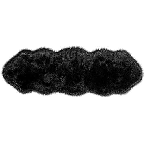 Teppich Wölkchen – Flauschiger Hochflor-Teppich Schlafzimmer - Schaffell Kunstfell Lammfell - Bettvorleger & Tisch-Läufer - weicher Fellteppich - Schwarz - 55x160cm von Teppich Wölkchen