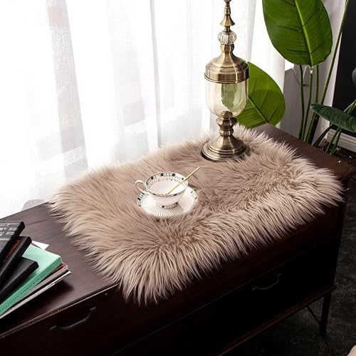 Teppich Wölkchen Schaffell Lammfell Imitat Fellteppich Kunstfell Teppich Waschbar - Flauschiger Teppich Wohnzimmer, Bettvorleger Schlafzimmer, Teppich Fell - Beige - 40x60 cm Teppich Wölkchen Schaffell Lammfell Imitat Fellteppich Kunstfell Teppich Waschbar - Flauschiger Teppich Wohnzimmer, Bettvorleger Schlafzimmer, Teppich Fell - Beige - 40x60 cm von Teppich Wölkchen
