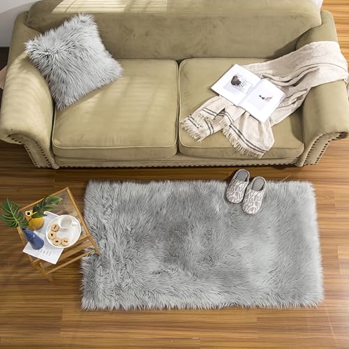 Teppich Wölkchen Schaffell Lammfell Imitat Fellteppich Kunstfell Teppich Waschbar - Flauschiger Teppich Wohnzimmer, Bettvorleger Schlafzimmer, Teppich Fell - Grau - 80x120 cm von Teppich Wölkchen