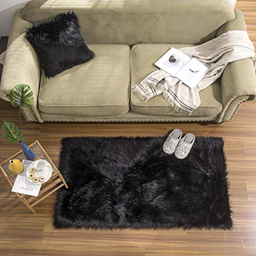 Teppich Wölkchen Schaffell Lammfell Imitat Fellteppich Kunstfell Teppich Waschbar - Flauschiger Teppich Wohnzimmer, Bettvorleger Schlafzimmer - Schwarz - 80x120 cm von Teppich Wölkchen