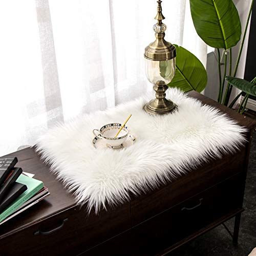 Teppich Wölkchen Schaffell Lammfell Imitat Fellteppich Kunstfell Teppich Waschbar - Flauschiger Teppich Wohnzimmer, Bettvorleger Schlafzimmer, Teppich Fell - Weiss - 40x60 cm Teppich Wölkchen Schaffell Lammfell Imitat Fellteppich Kunstfell Teppich Waschbar - Flauschiger Teppich Wohnzimmer, Bettvorleger Schlafzimmer, Teppich Fell - Weiss - 40x60 cm von Teppich Wölkchen