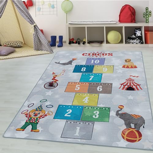 Kinderteppiche für Kinder Zirkus mit Hüpfkästchen Design Zirkus Clown Löwe Spielteppich Waschbar Jungen & Mädchen Teppich für Kinderzimmer Babyzimmer Läufer Teppich Farbe: Grau, Grösse: 80 x 120 cm von Teppium