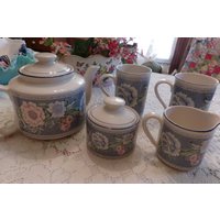 Shabby Cottage Tee-Set, 7-Teilig, Rosa Und Blau Geblümt, Taiwan, Teekanne, Teetassen von TeresasTreasuresEtc