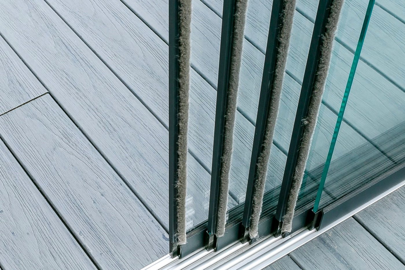 Terrasse2000 Terrassendach-Seitenwand Windschutzprofil mit Bürstenband 200cm Aluminium Terrasse2000 Terrassendach-Seitenwand Windschutzprofil mit Bürstenband 200cm Aluminium von Terrasse2000