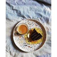 Modernes Dekortablett, Kaffeetischtablett, Blumentopftablett, Dekoratives Tablett, Rundes Parfümtablett, Badezimmertablett von TerrazzoMioDesigns