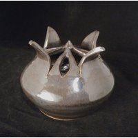 Spiky Vase - Ein Bisschen Süß, Finster von TesselaArt