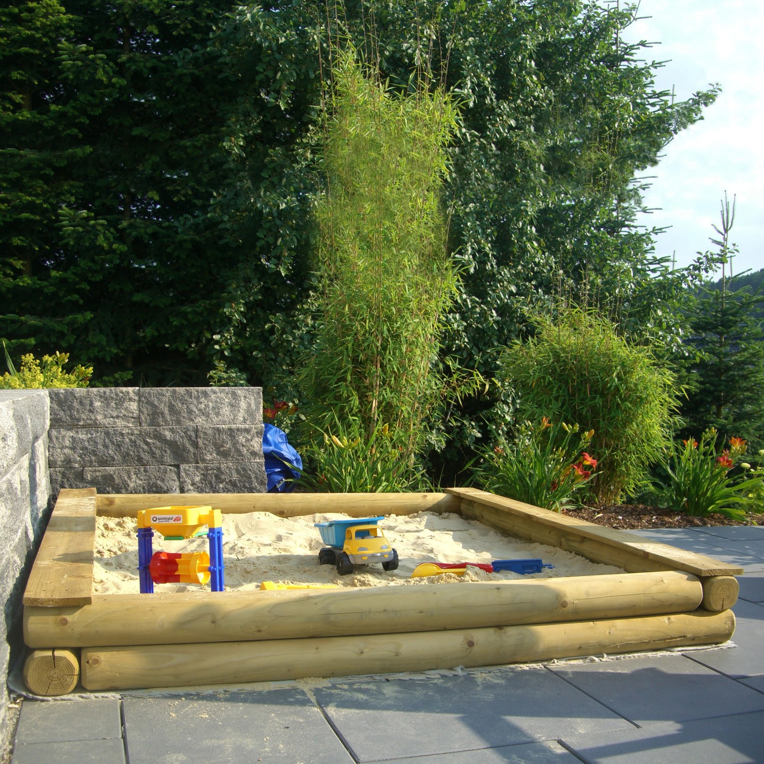 T & J Sandkasten Klaus Holz 200 cm x 200 cm x 22 cm T & J Sandkasten Klaus Holz 200 cm x 200 cm x 22 cm von Tetzner und Jentzsch