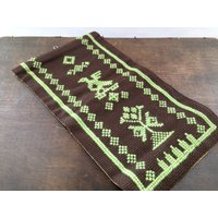 Vintage Kreuzstich Wandbehang Braun Grüne Zeitung Tablett Halter Cottage Chic Bestickte Vintage Kreuzstich Wandbehang Braun Grüne Zeitung Tablett Halter Cottage Chic Bestickte von TextilesVintage