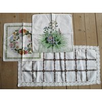 Vintage Servietten Set Von 3 Weiß Braun Läufer Floral Tischservietten Vintage Servietten Set Von 3 Weiß Braun Läufer Floral Tischservietten von TextilesVintage