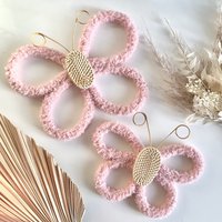 Altrosa Rattan Wand Schmetterlinge | Makramee Kinderzimmer Dekor Mädchen Boho Raum Wandbehang 2Er Set von TexturedByJosephiine