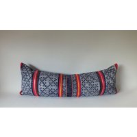 Batik Blau Kissen Hmong Nackenrolle Vintage Handbedruckter Stoff Dekorativer Akzent Boden Sofa Wohnzimmer Streukissen von ThaiCushionshop