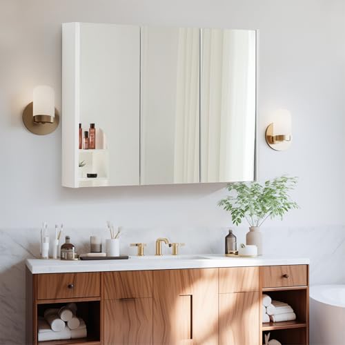 Thanaddo Badezimmer Spiegelschrank, 3-türig, Weiß, mit LED-Beleuchtung, Mehrere Einlegeböden (groß) von Thanaddo