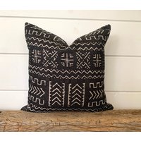 Künstlerkissen Bezug, Schlamm Tuch Kissen, Indigo Dekokissen, Wurfkissen, Schwarz Beige Boho Kissen von ThatDutchGirlHome