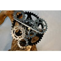 Fahrraduhr Wanduhr Motorraduhr Design Wanddekoration Uhr Einzigartig Geschenk Upcycling Ritzeluhr Industrial von ThatUsedToBe